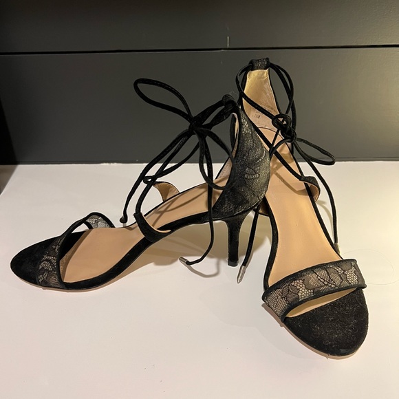 Pour La Victoire Wrap Lace Sandal Heel - Picture 3 of 3